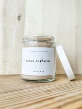 Load image into Gallery viewer, cocoa cashmere bath soak | sandalwood &amp; vanilla
