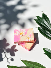 Load image into Gallery viewer, island bloom soap | sunlit florals &amp; grapefruit
