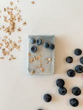 Load image into Gallery viewer, blueberry crumble soap | juniper, ylang ylang + grapefruit
